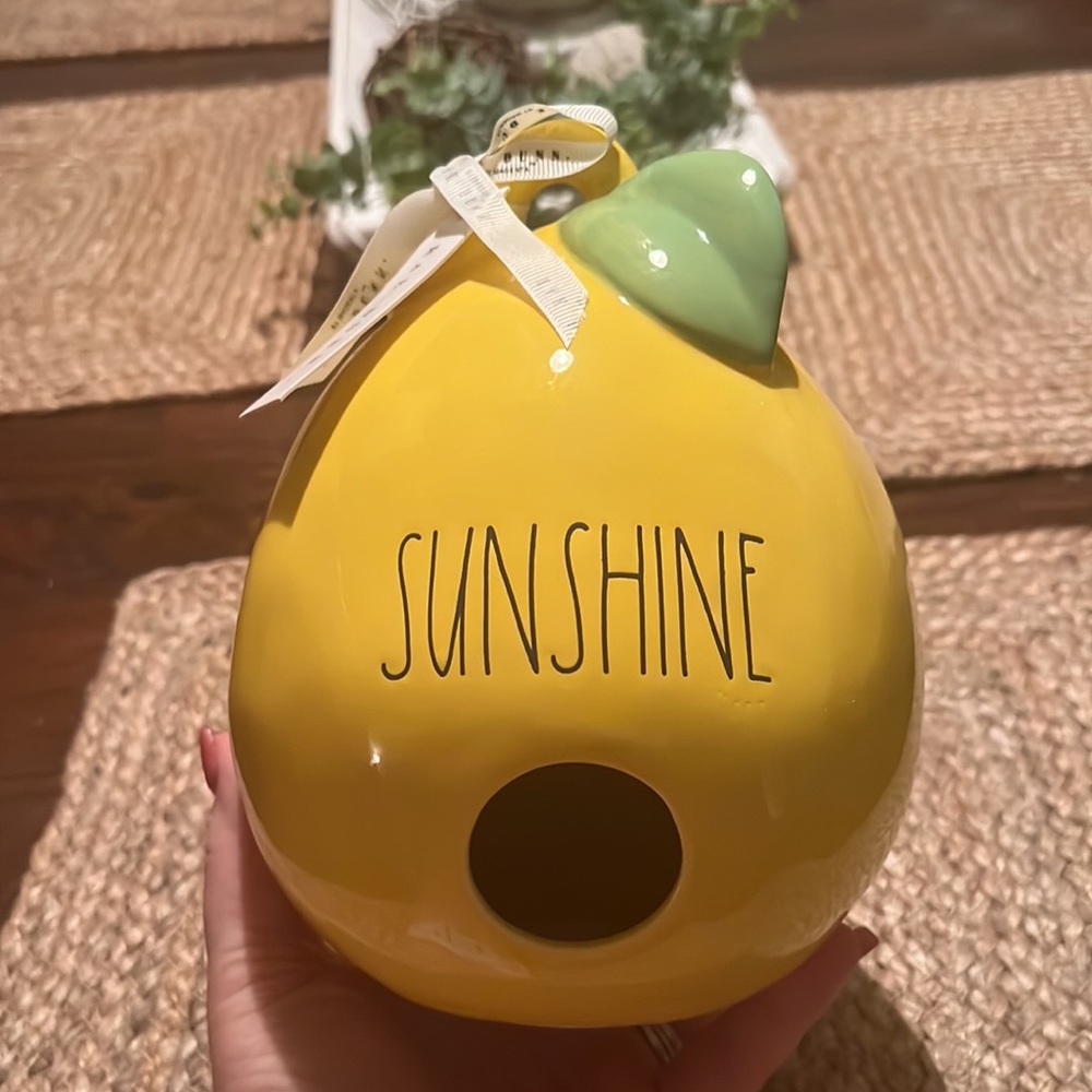 💛RAE DUNN💛
New in Box!  8in Lemon Shaped Bird House